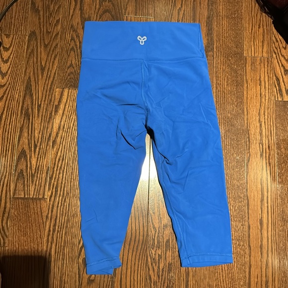 Aritzia TNA Cropped Butter Leggings - Picture 2 of 2